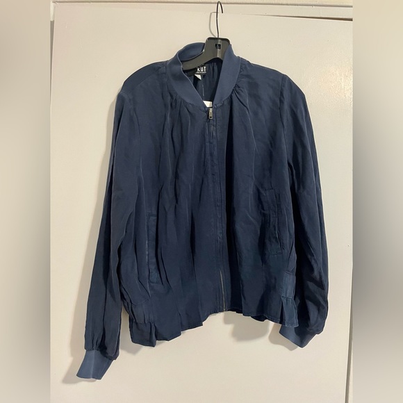 Kut from the Kloth Alina Pleated Bomber Jacket - Picture 4 of 7